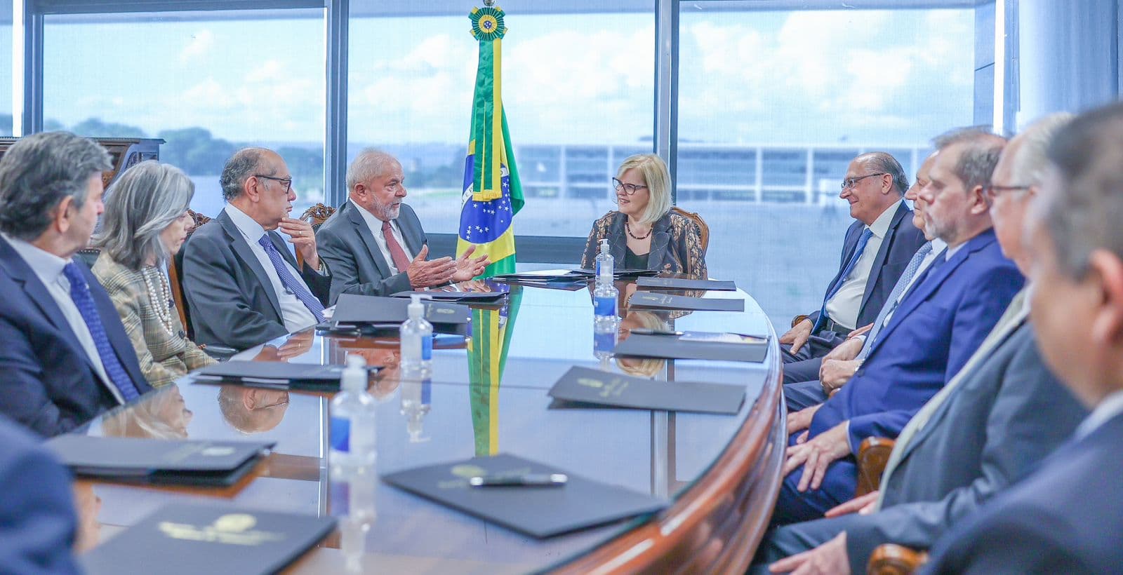 Lula se encontra com chefes dos Poderes para discutir transição e Orçamento