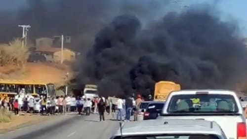 Manifestantes Interditam BA-262 em Protesto por Redutor de Velocidade na Bahia