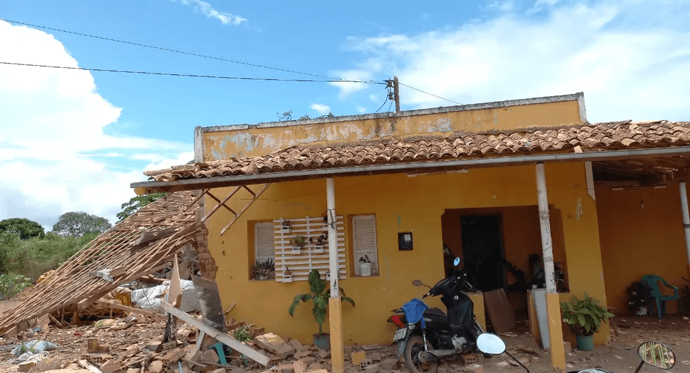 Casa que armazenava fogos de artifício explode no norte da Bahia e deixa ferido.