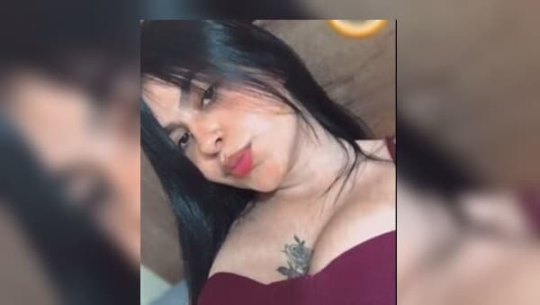Garota de 19 anos é encontrada morta sentada em sofá na Bahia