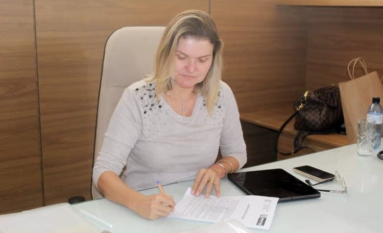 Prefeita assina ordem de serviço para pavimentação de mais de 6.000m² no Bairro AABB
