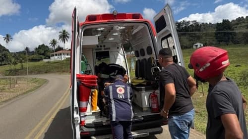 Ibirataia: Motociclista de 19 anos fica ferido após acidente na BA-650