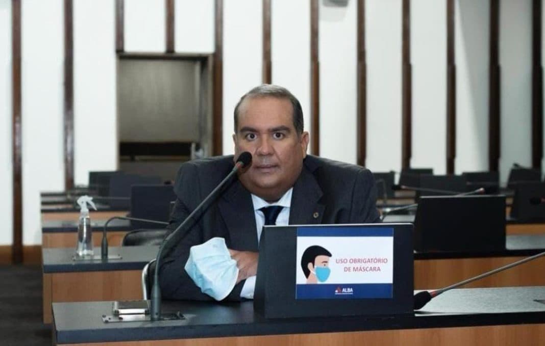 Sandro Régis rebate Rosemberg: “Retrocesso é a Bahia ser líder em homicídio e última em educação”