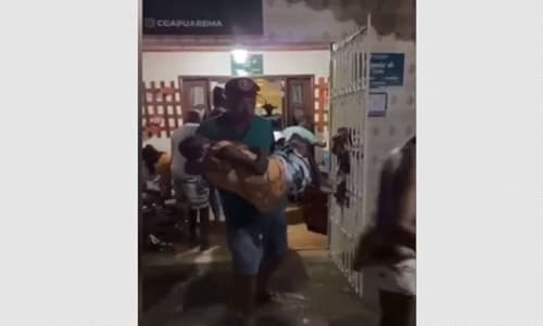 Idosos são retirados às pressas de abrigo após água invadir imóvel em Apuarema