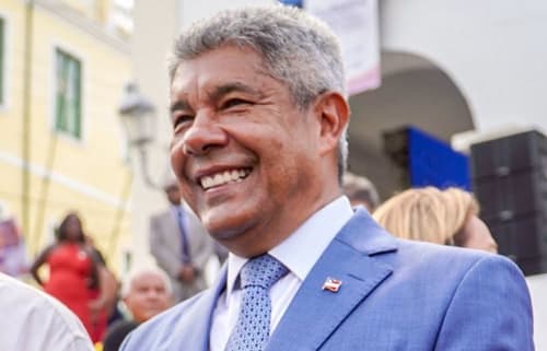 Jerônimo Rodrigues decreta ponto facultativo para servidores estaduais durante jogo do Brasil