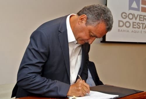 Rui sanciona lei que autoriza pagamento de precatórios do Fundef aos professores