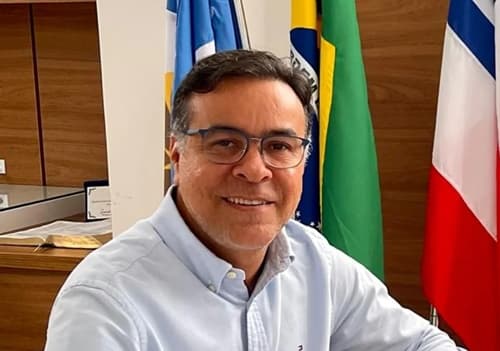 O Ibirataia Notícias parabeniza o prefeito Sandro Futuca pelo seu aniversário!