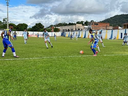 Ipiaú sai na frente, tem um jogador expulso e cede empate para Itamaraju no Pedro Caetano