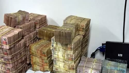 PF apreende R$ 1,5 milhão em operação contra prefeito tiktoker Rodrigo Manga