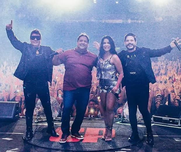 Berg Rabelo emociona fãs ao cantar com Calcinha Preta 18 anos após sua saída