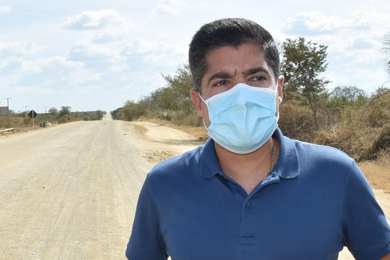 ACM Neto endossa coro por asfaltamento da BR-030: "Sonho antigo dessa região"