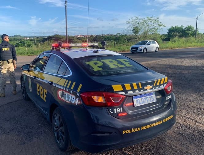 Carro roubado em Salvador é recuperado pela PRF em Ipiaú