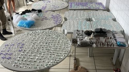 PM descobre refinaria do tráfico com munições de fuzil em Simões Filho