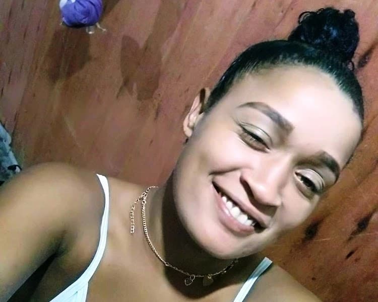 Estudante que desapareceu em ponto de ônibus é encontrado concretada em parede