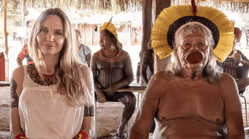 Angelina Jolie visita aldeia indígena no Xingu e surpreende fãs