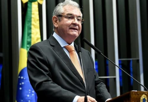 Senador Ângelo Coronel recua e faz mudanças no projeto que pedia feriado nacional para Santa Dulce
