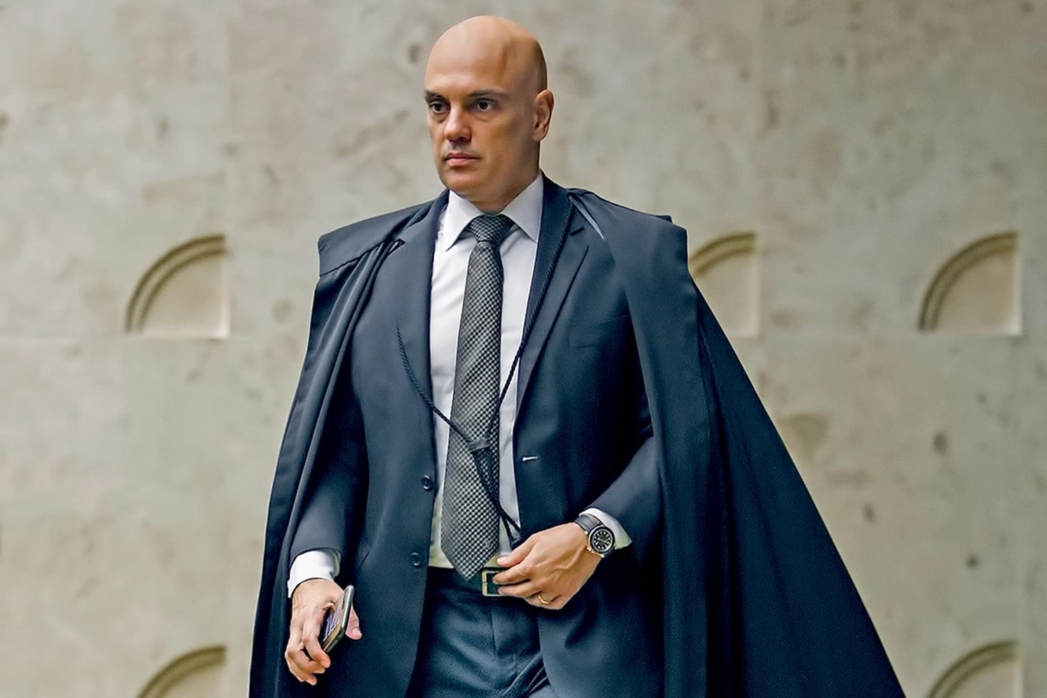 Democracia no Brasil será garantida com eleições limpas, transparentes e urnas eletrônicas, diz Alexandre de Moraes
