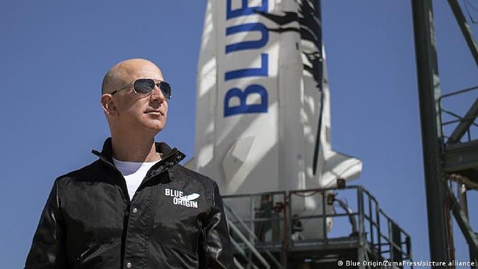 Jeff Bezos viaja hoje ao espaço