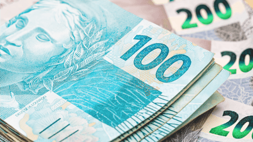 Quanto tempo leva para juntar R$ 100 mil no Brasil?