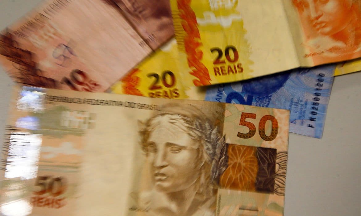 Arrecadação federal sobe 18,5% e bate recorde para meses de março