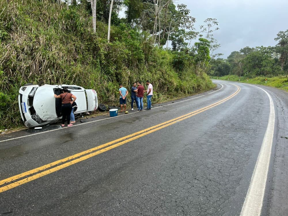 Sindicalista de Gongogi capota veículo na ‘curva dos bodeiros’, na BR-330