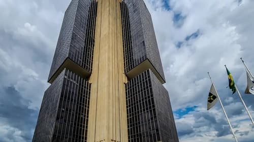 Copom mantém taxa Selic em 15% ao ano pela quinta reunião consecutiva