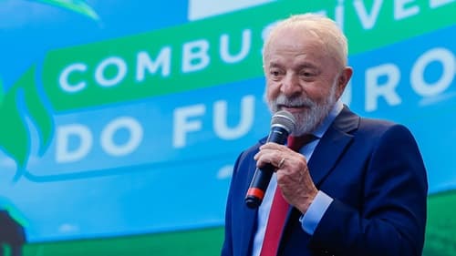 Lula convoca ministros para reunião de emergência após tarifaço de Trump contra produtos brasileiros