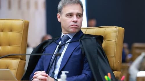 Mendonça levanta suspeita sobre vazamento de áudios envolvendo Flávio Bolsonaro