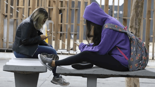 Uso da internet por crianças e adolescentes nas escolas cai em 2025, aponta pesquisa