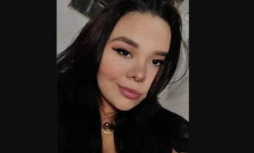 Jovem de 20 anos morreu eletrocutada após tocar em fiação de carro de som, em MG