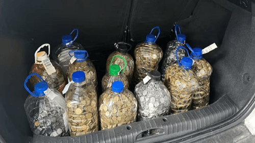 Homem usa R$ 17 mil em moedas para comprar carro em Santa Catarina