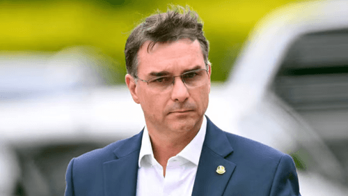 Flávio Bolsonaro defende modelo de El Salvador para combate ao crime no Brasil