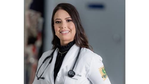 Médica de Ilhéus salva idosa após emergência durante voo entre Recife e São Paulo