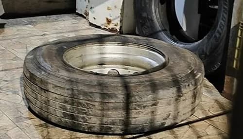 Criança de 2 anos morre após ser atingida por pneu de carreta na Bahia