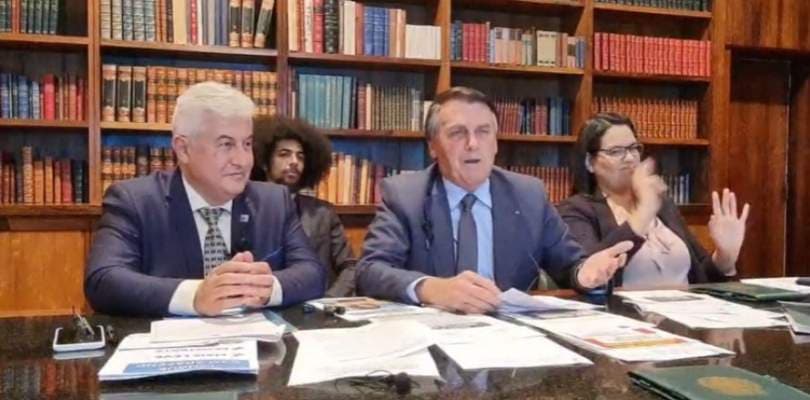 "Caguei para a CPI. Não vou responder nada", diz Bolsonaro