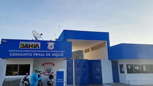 Jequié: Policial Penal é preso ao tentar entrar no presídio com celulares para detento