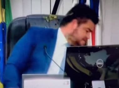 Confusão na Câmara tem ovos lançados em vereador e secretário retirado pela PM