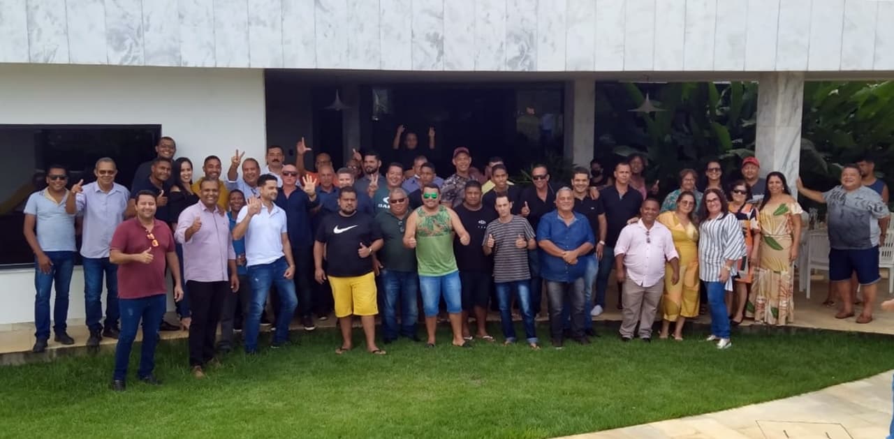 Jorge Fair e amigos recebem o Dep. Estadual Sandro Régis em sua residência