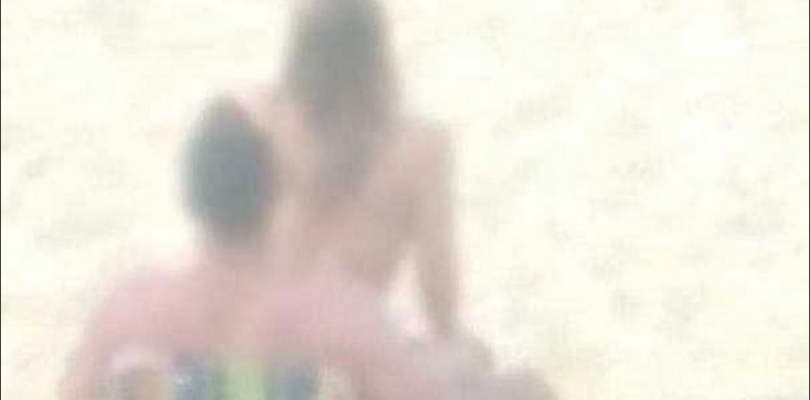 Casal é repreendido por salva-vidas e banhistas ao fazer sexo na área da praia