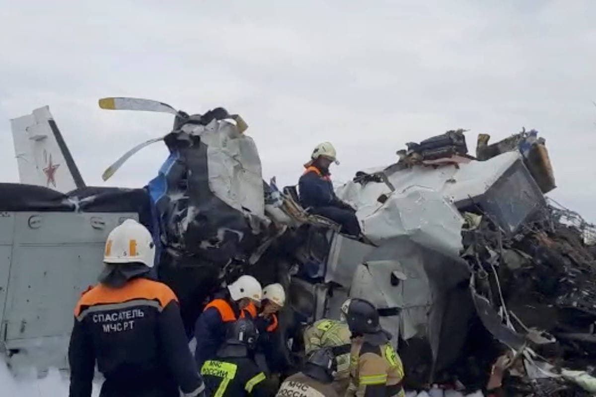 Avião cai na Rússia e mata 16 pessoas