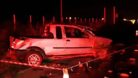Motorista fica ferido após capotar carro na BA-262