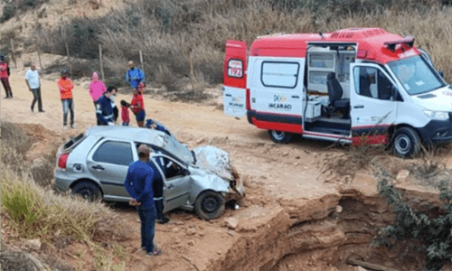Professor e ex-vereador morre após carro capotar