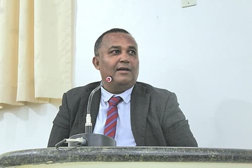 Vereador Peruca ganha força para presidência da Câmara de Ibirataia