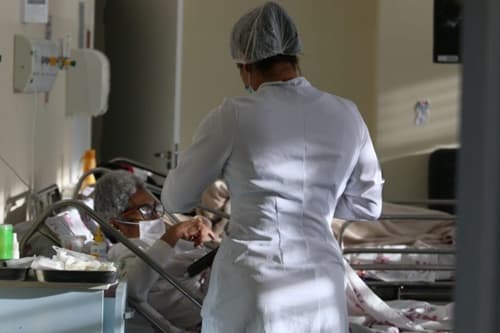 Mais de 33% dos médicos da Bahia atuam na rede pública estadual