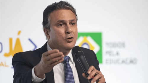 MEC anuncia aumento no piso salarial para professores
