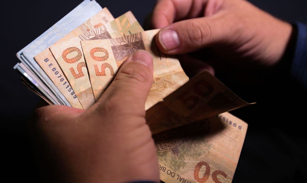 Governo libera novo salário mínimo para 2022, 2023 e 2024; confira
