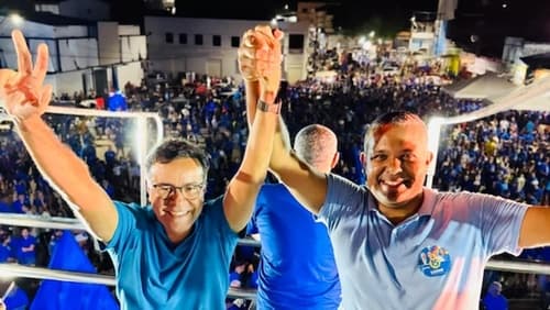 Sandro Futuca e Caio Pina demonstram força em grande passeata pelas ruas de Ibirataia