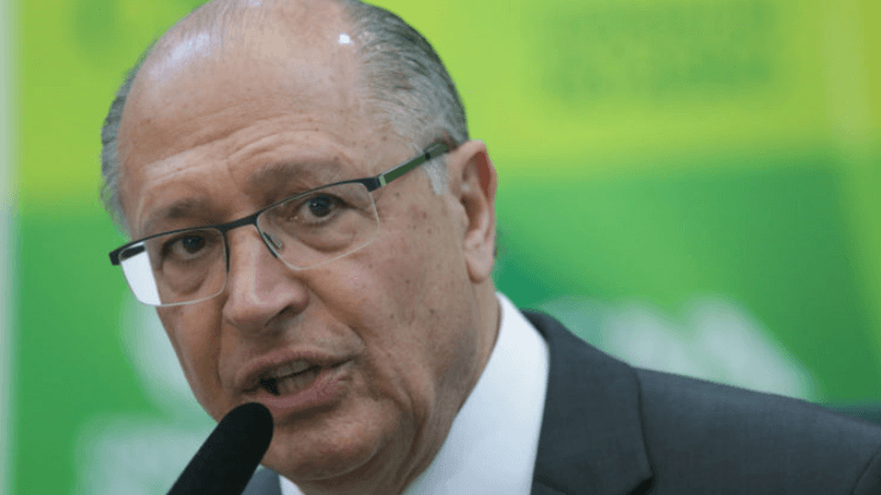 Alckmin chega ao PSB com partido dividido em relação ao PT