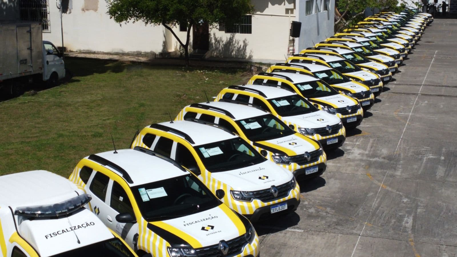 Governo do Estado entrega 27 viaturas do Detran para a capital e interior da Bahia