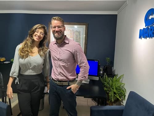 Café com Prosa da Maré Comunicação recebe dentistas Juliana Peinhopf e Flávio Prisco.